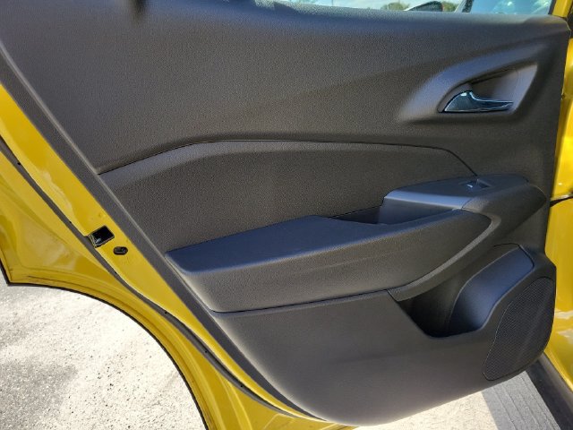 Used 2025 Chevrolet Trax RS FWD image 19
