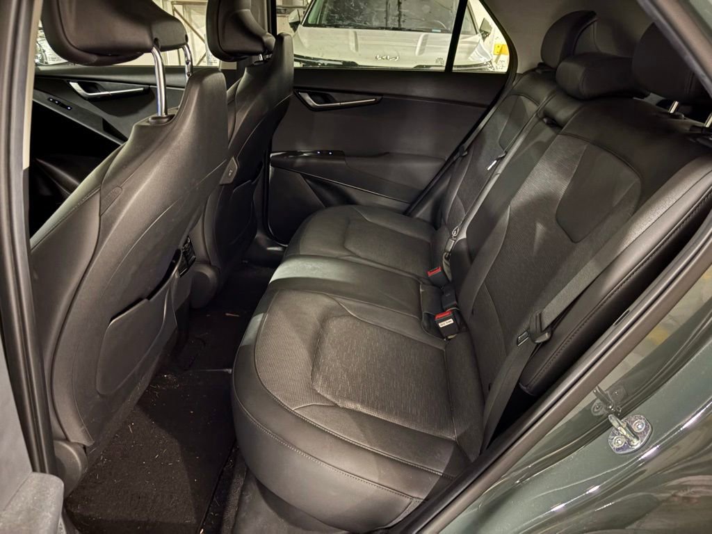 Certified 2023 Kia Niro Wave w/ Wave Preserve Package FWD image 10
