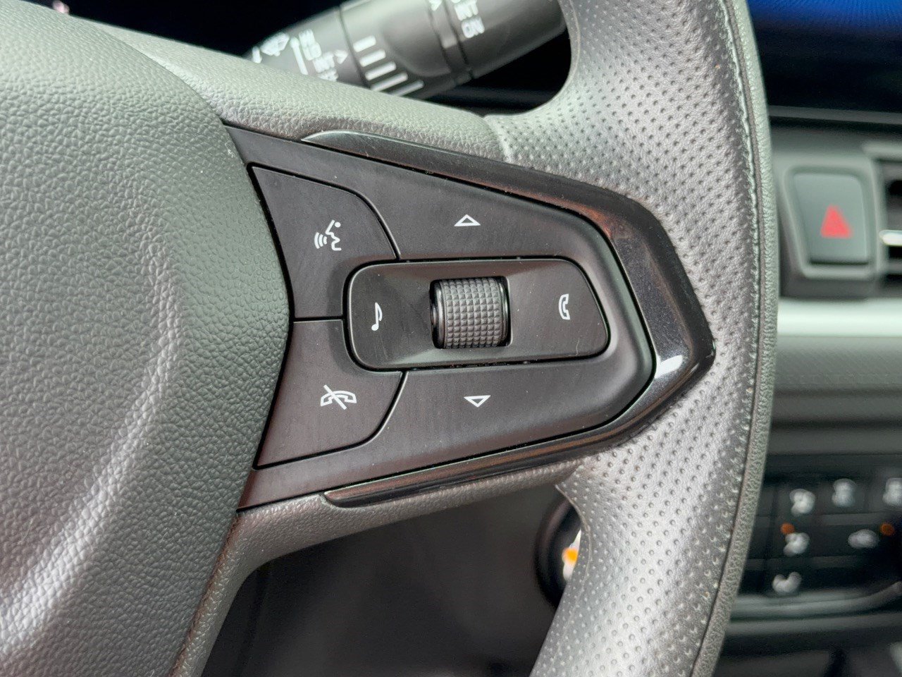 Certified 2024 Chevrolet TrailBlazer LS w/ LS Convenience Package FWD image 19