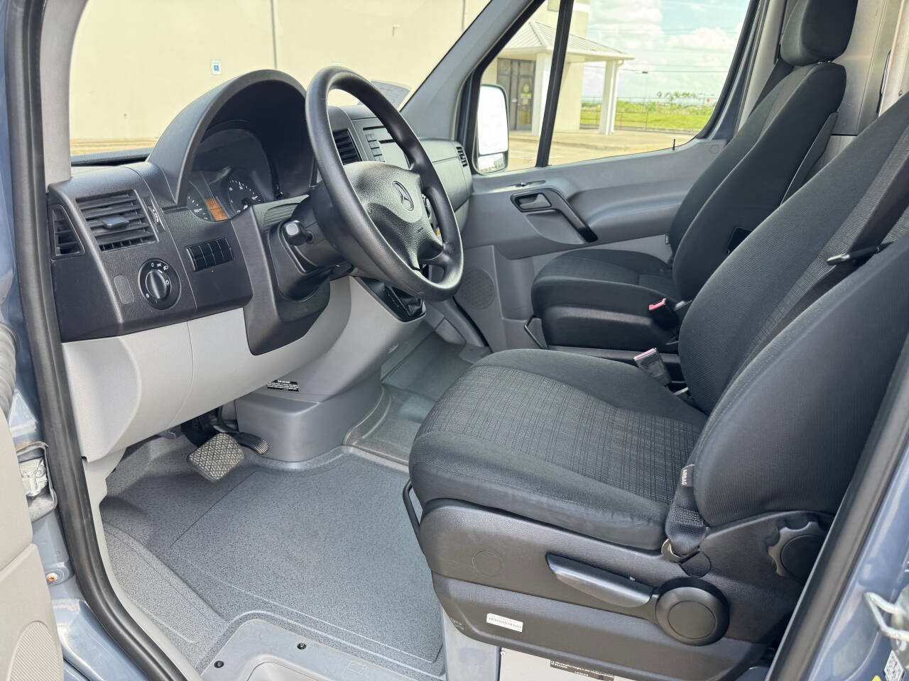 Used 2018 Mercedes-Benz Sprinter 2500 image 12