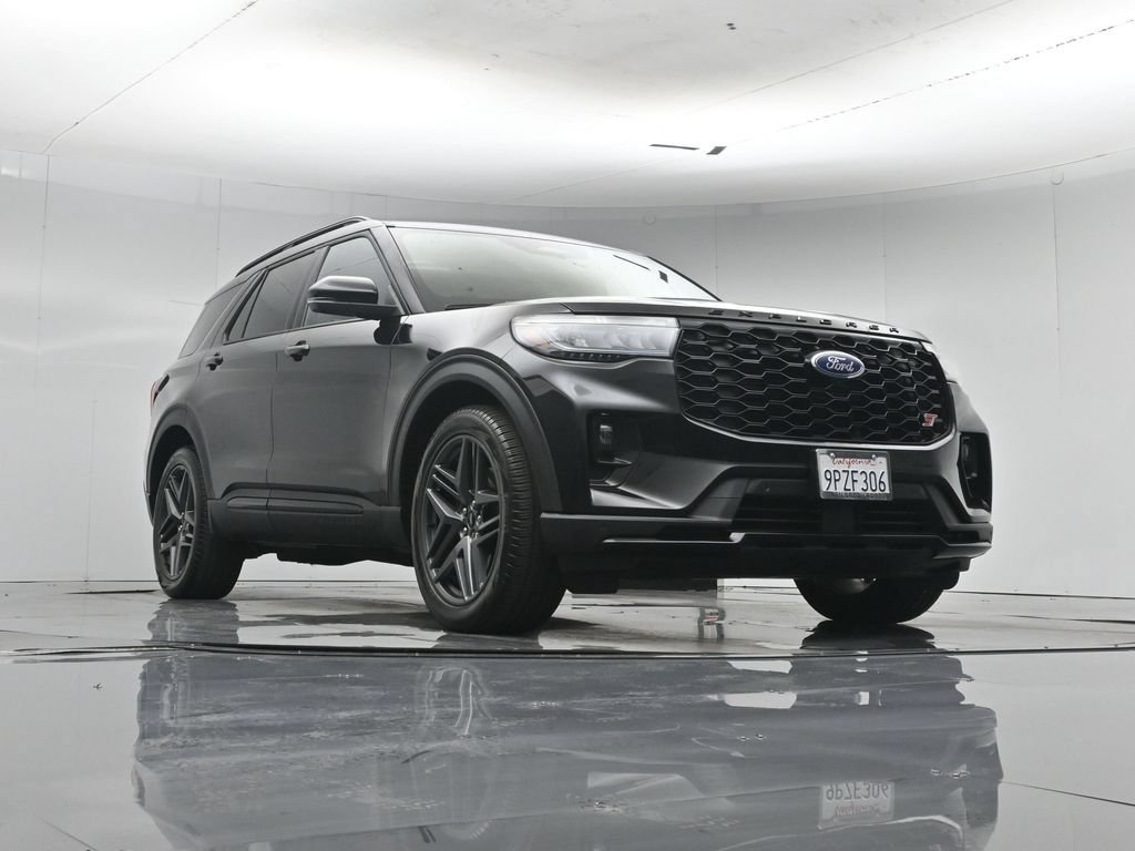 Used 2025 Ford Explorer ST RWD image 3