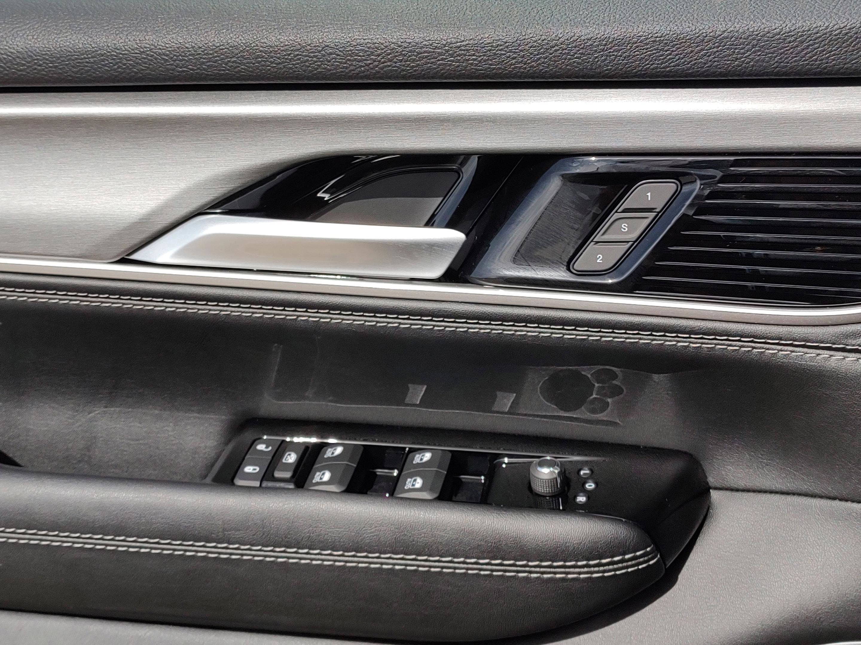 New 2025 Jeep Wagoneer 4WD image 26