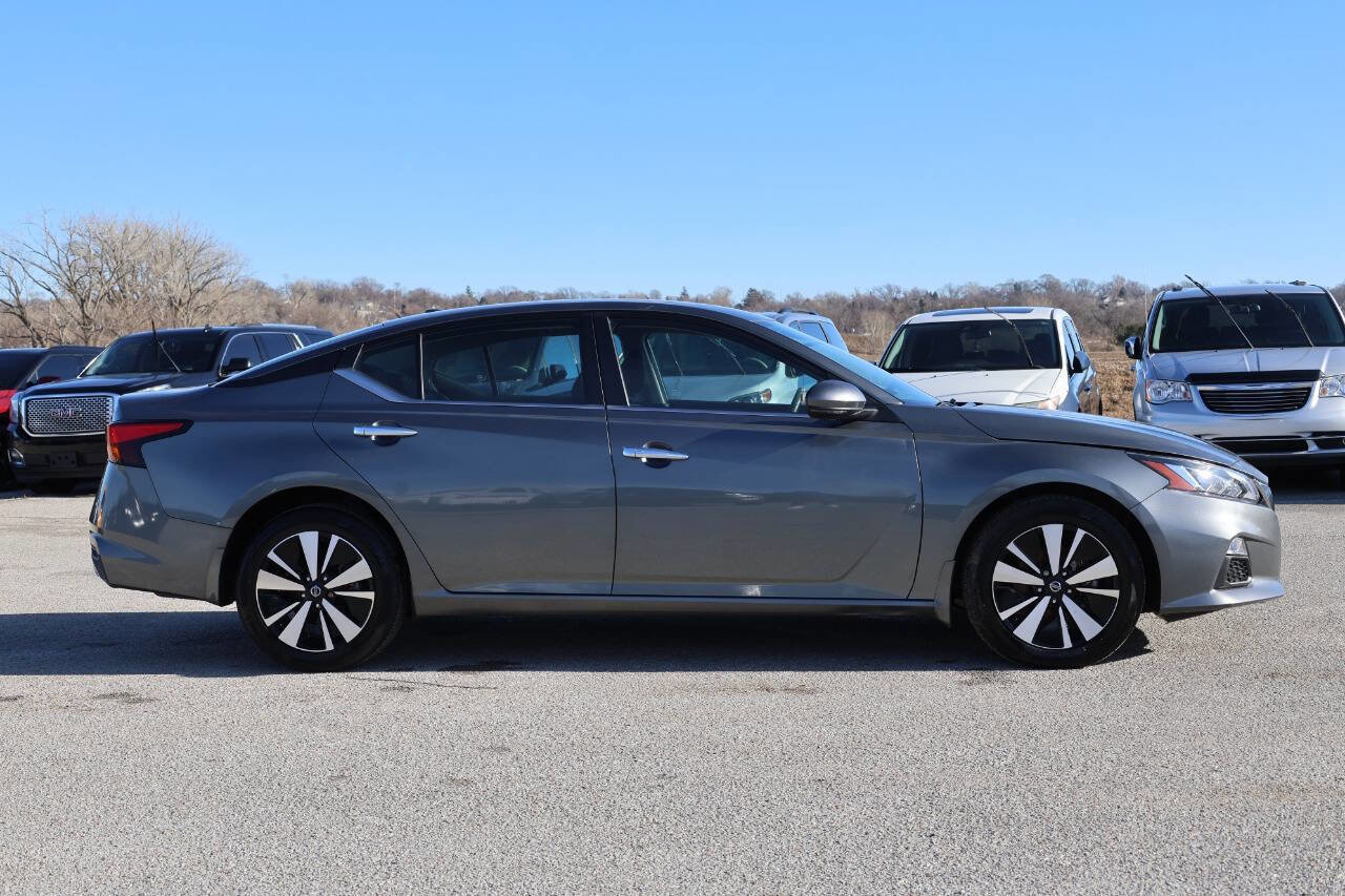 Used 2022 Nissan Altima 2.5 SV w/ SV Premium Package AWD/4WD image 7