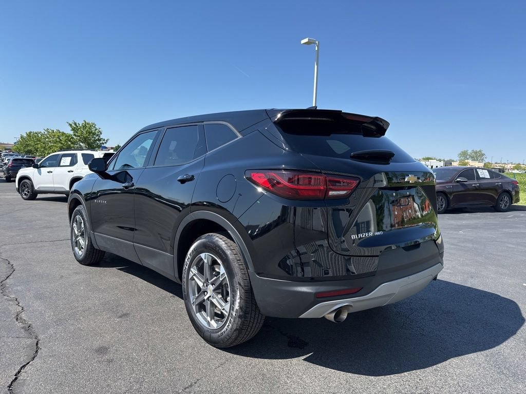 Used 2023 Chevrolet Blazer LT AWD/4WD image 3