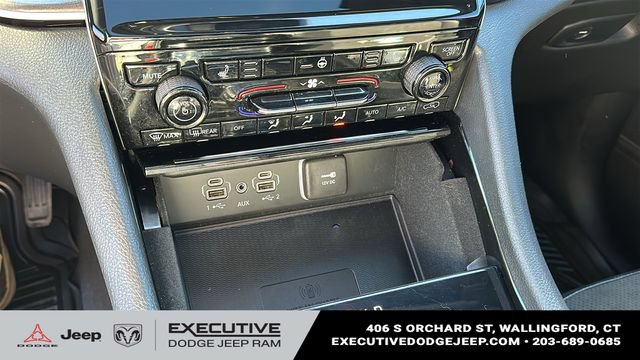 Used 2023 Jeep Grand Cherokee Altitude AWD/4WD image 17
