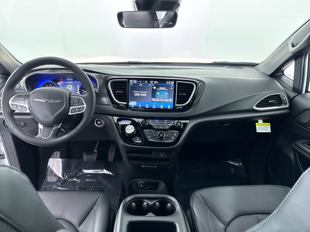 New 2026 Chrysler Voyager LX image 4