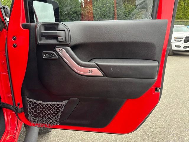 Used 2013 Jeep Wrangler Unlimited Sahara AWD/4WD image 13