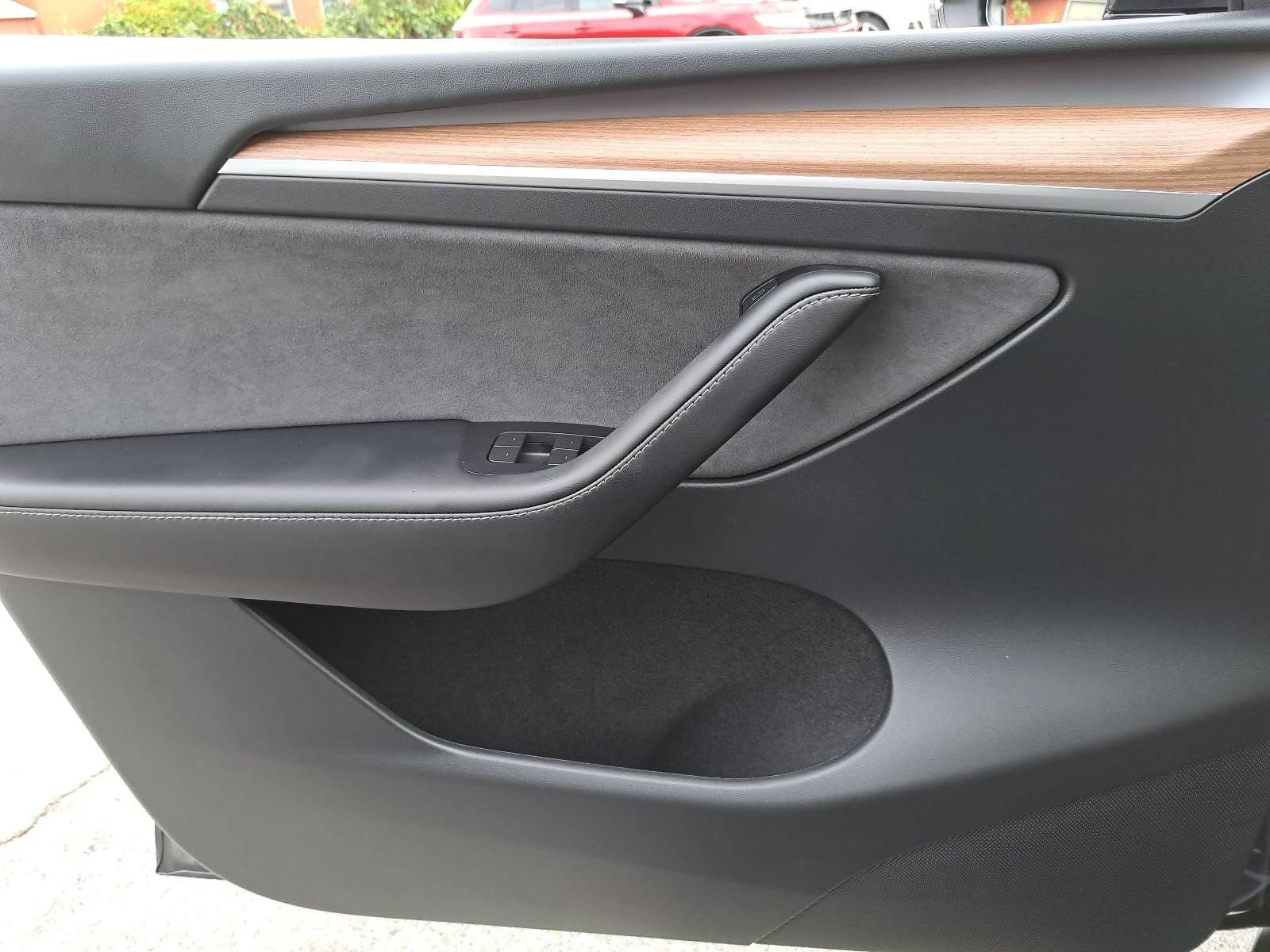 Used 2024 Tesla Model Y 2WD image 30