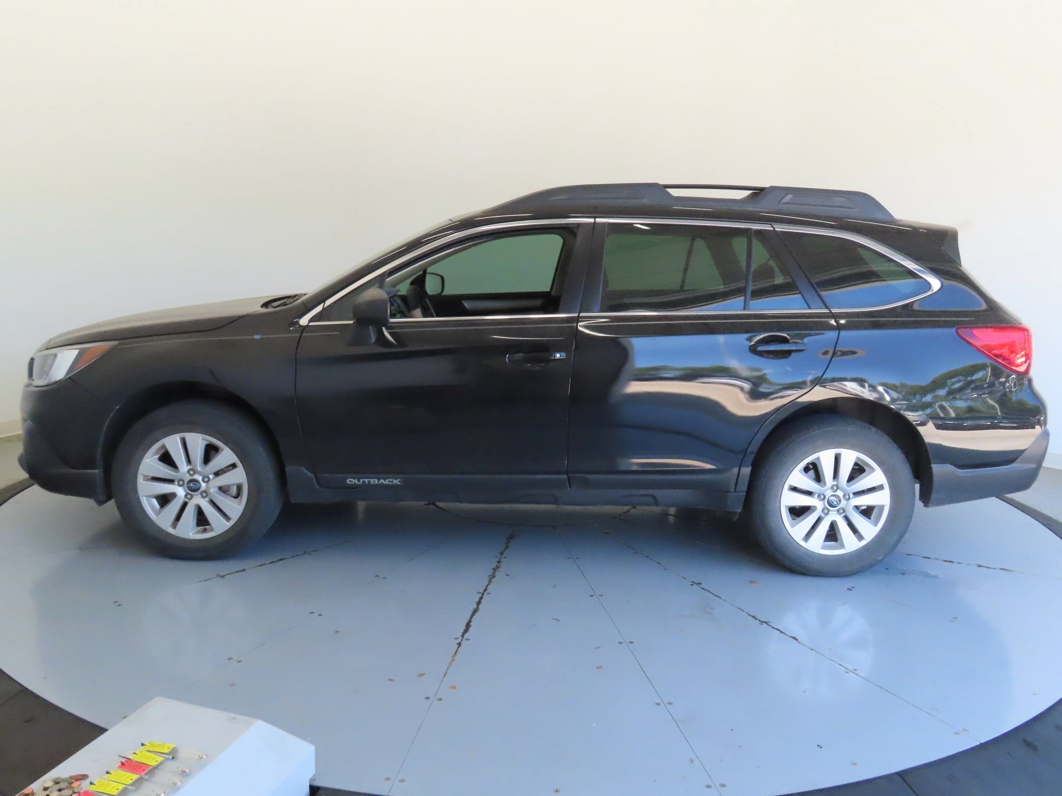 Used 2019 Subaru Outback 2.5i AWD/4WD image 7