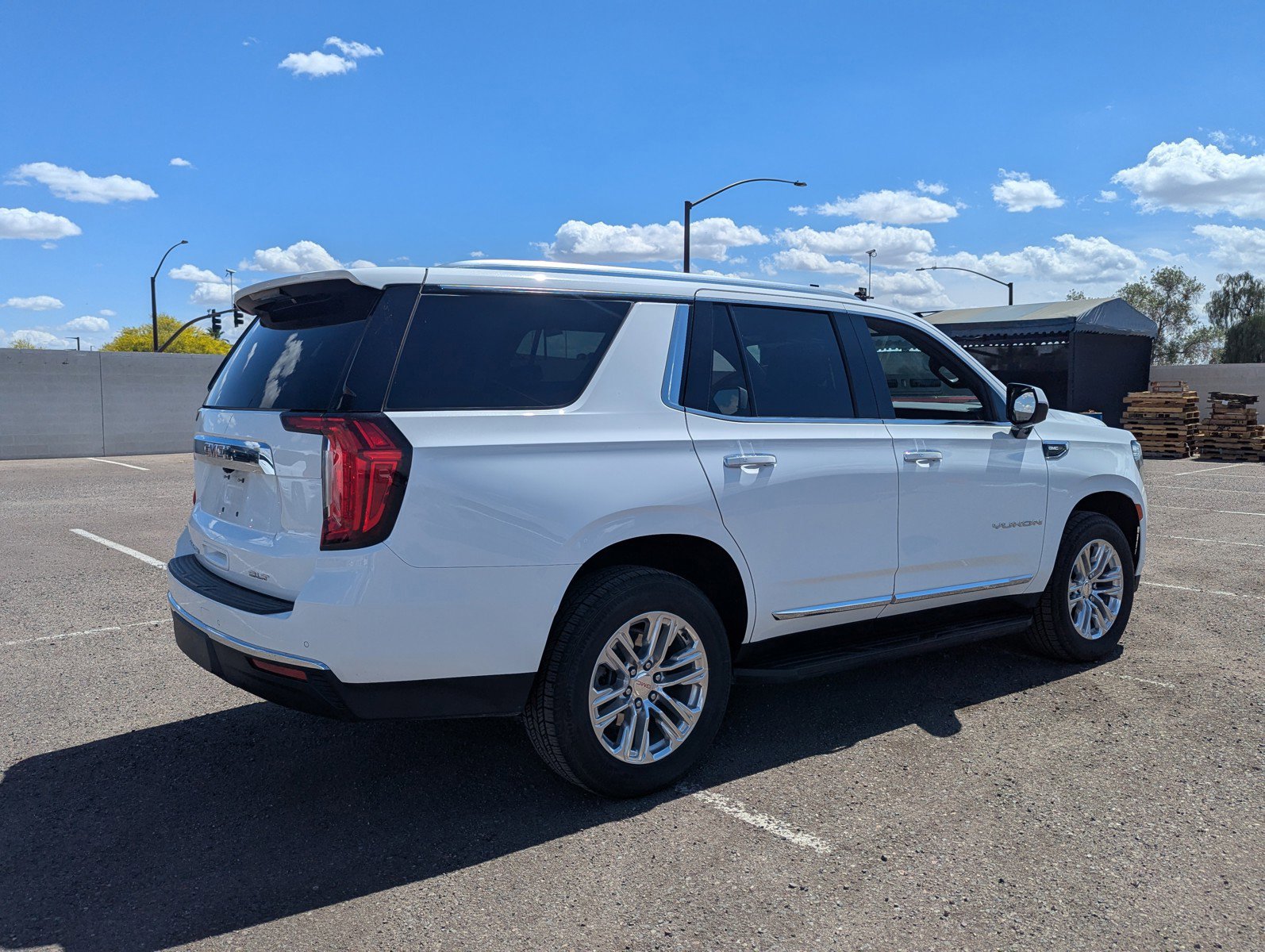 Used 2024 GMC Yukon SLT image 4