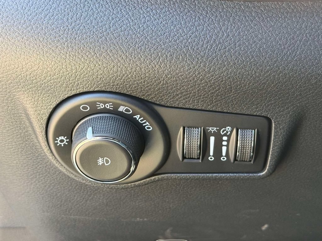 New 2026 Jeep Compass Limited w/ Sun, Sound & Navigation Group AWD/4WD image 25