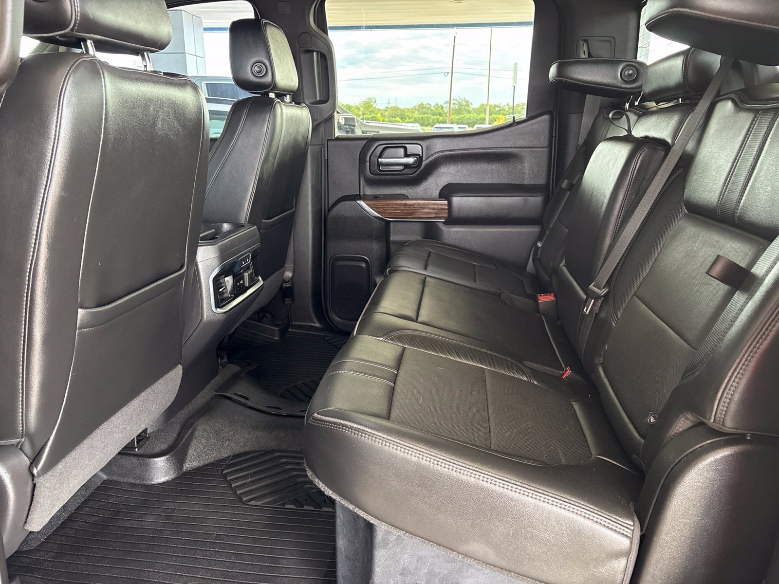 Used 2020 Chevrolet Silverado 1500 High Country w/ Technology Package AWD/4WD image 18