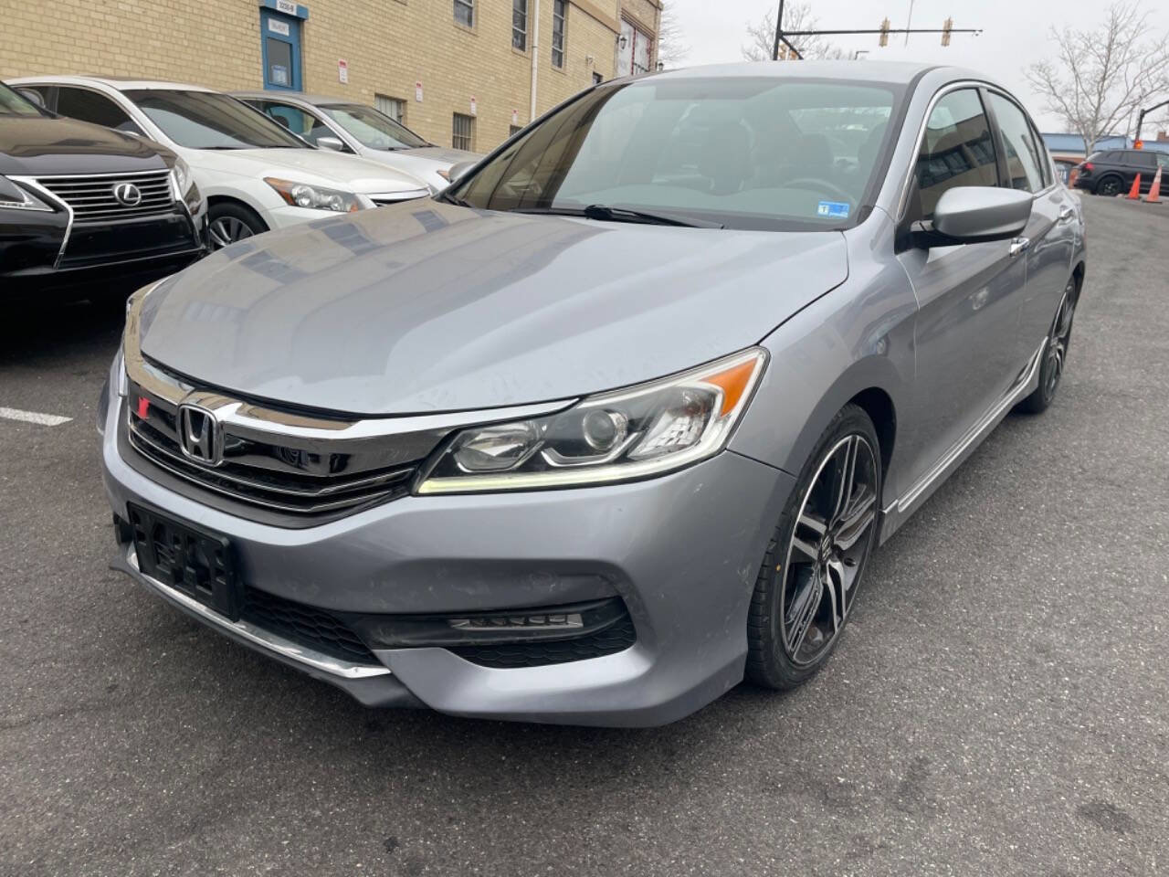 Used 2016 Honda Accord Sport image 2