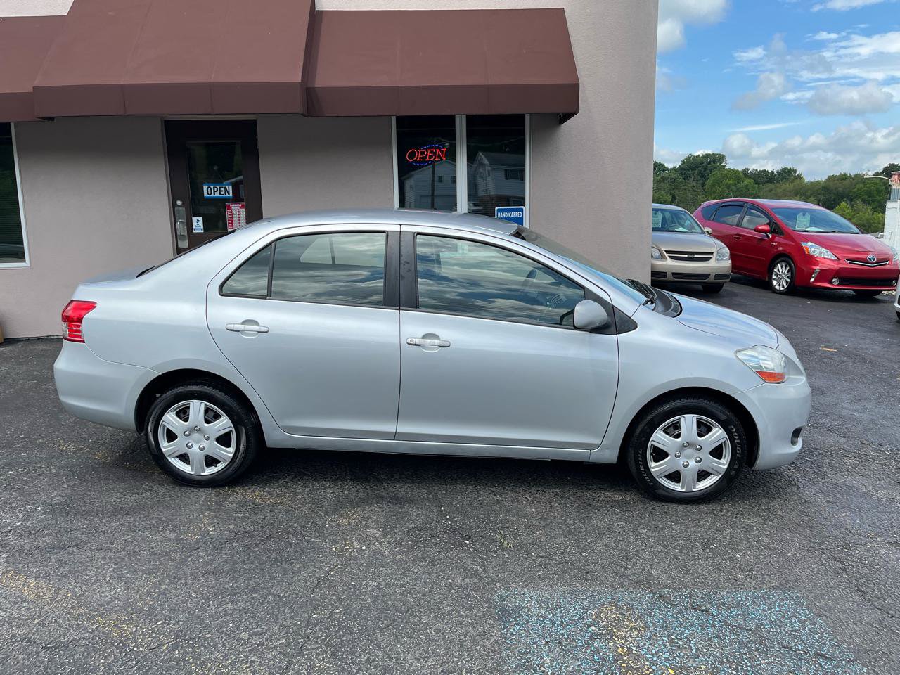 Used 2009 Toyota Yaris Sedan FWD image 4