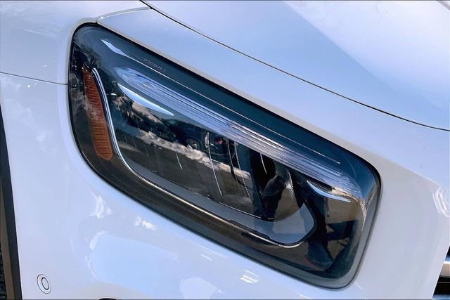 Used 2025 Mercedes-Benz GLB 250 4MATIC image 23