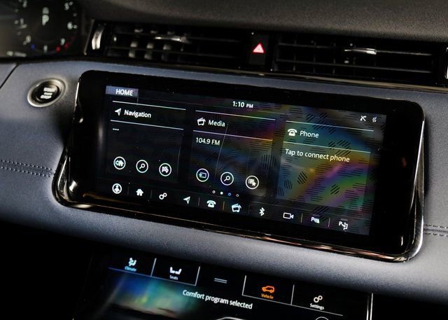 Used 2020 Land Rover Range Rover Evoque R-Dynamic SE image 16