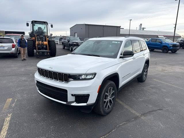 Used 2023 Jeep Grand Cherokee L Limited AWD/4WD image 7