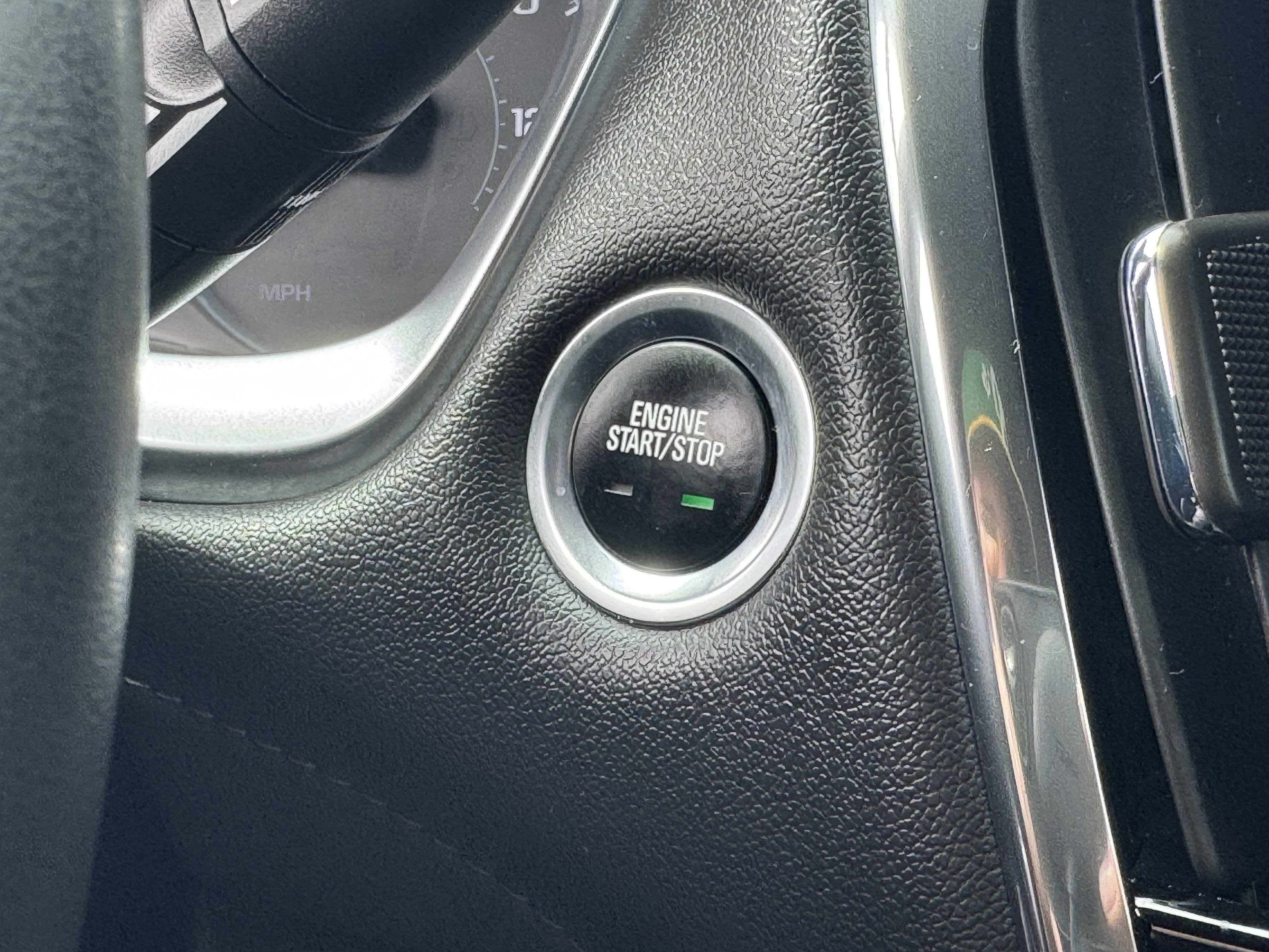 Used 2023 Chevrolet Traverse LT FWD image 34