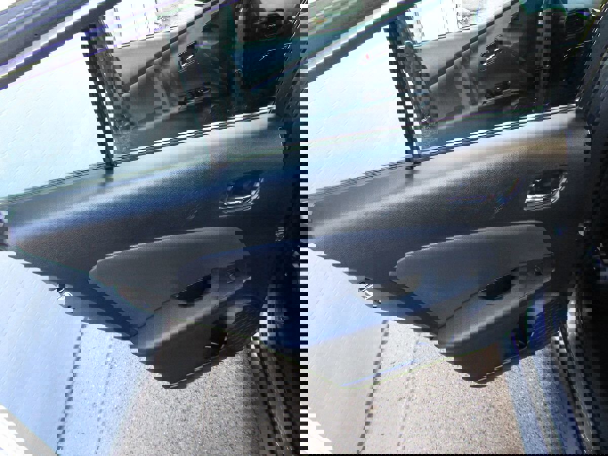 Used 2022 Toyota Prius LE image 28