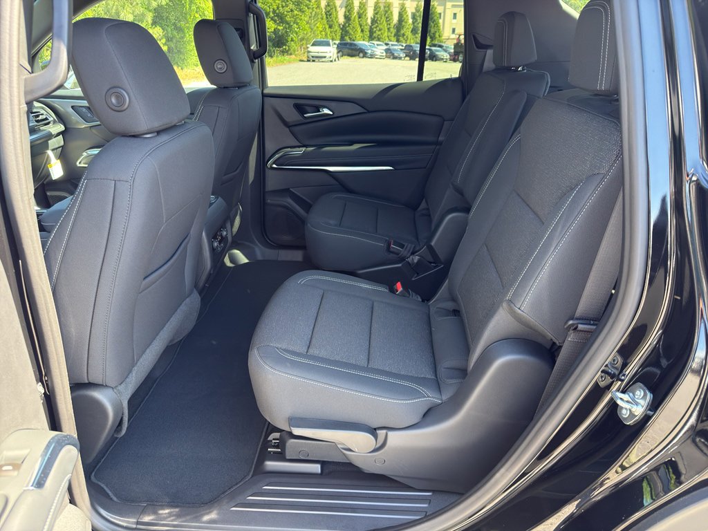 New 2026 Chevrolet Traverse LT w/ Sun and Wheel Package FWD image 18
