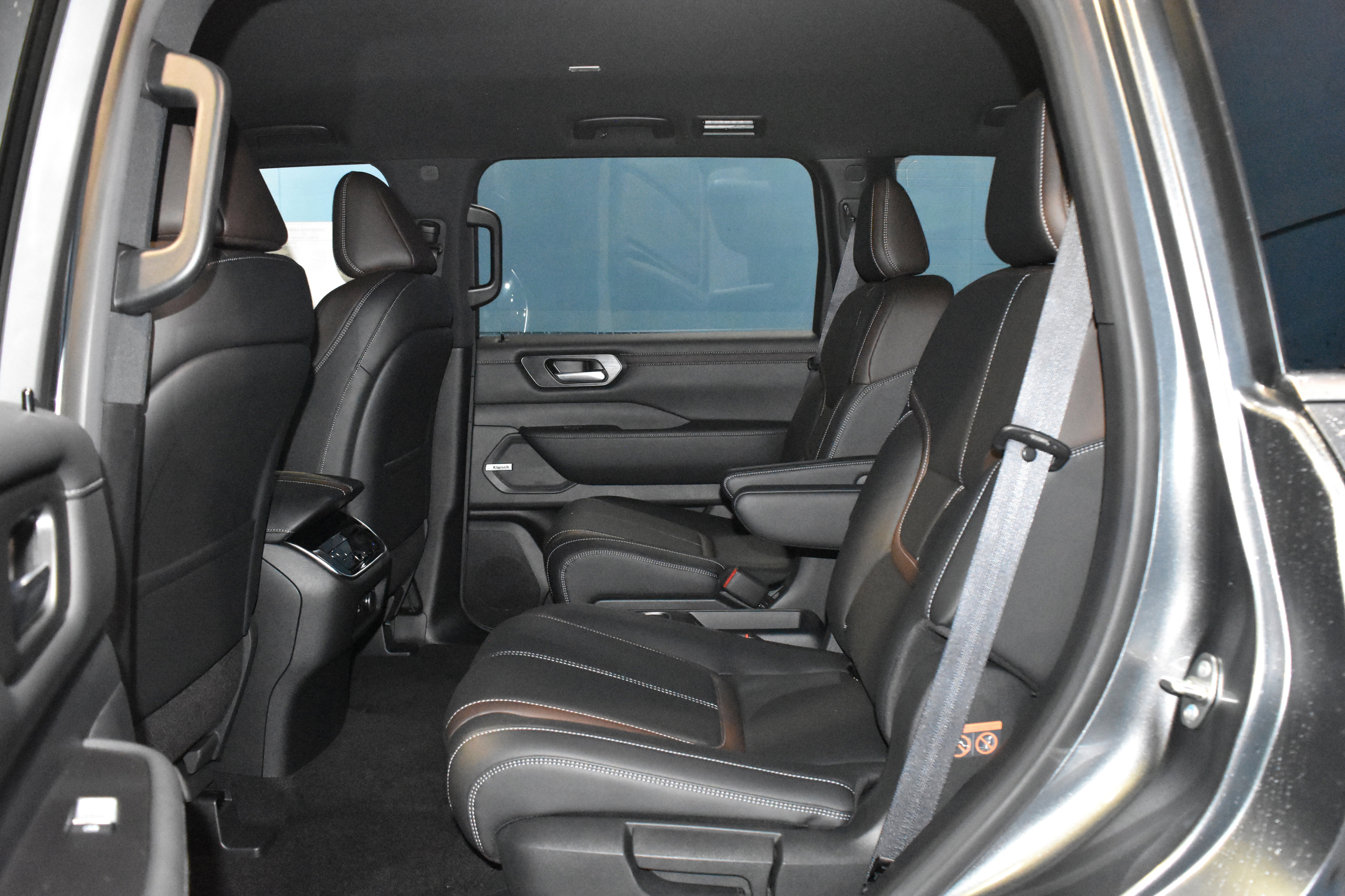 New 2026 Nissan Armada SL w/ Captain's Chari Seat Package image 16