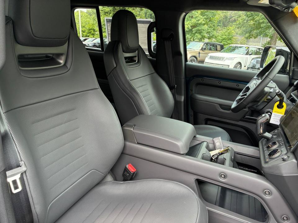 New 2026 Land Rover Defender 110 AWD/4WD image 28
