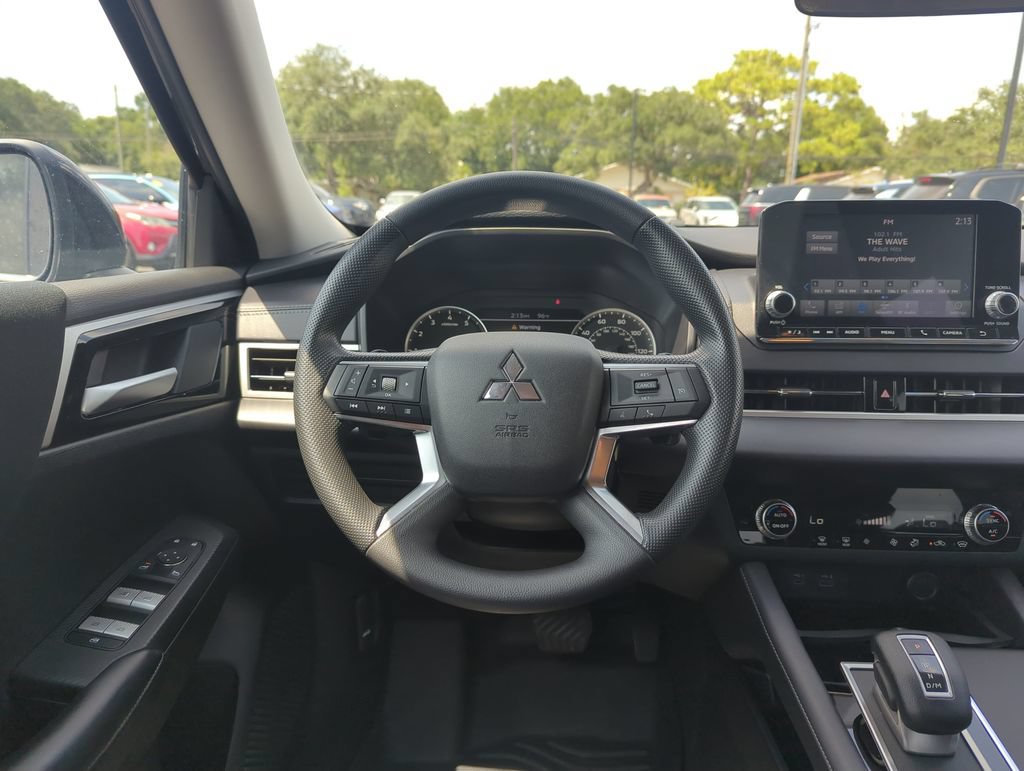 Used 2024 Mitsubishi Outlander ES AWD/4WD image 17