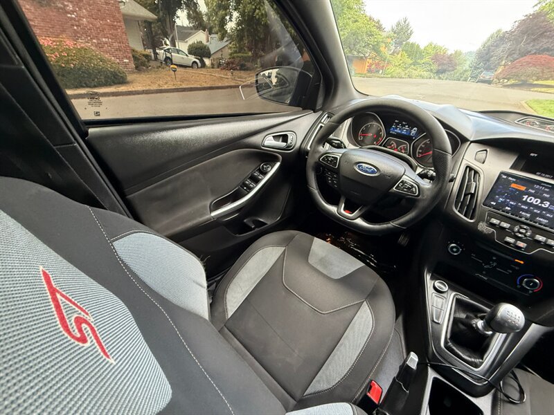 Used 2017 Ford Focus ST FWD image 19