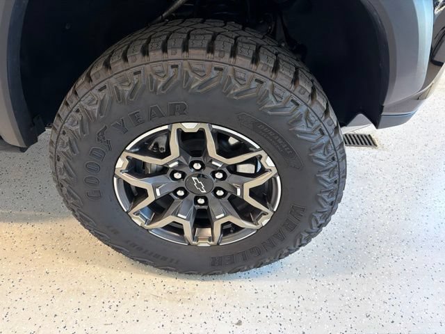 Used 2025 Chevrolet Colorado ZR2 AWD/4WD image 12