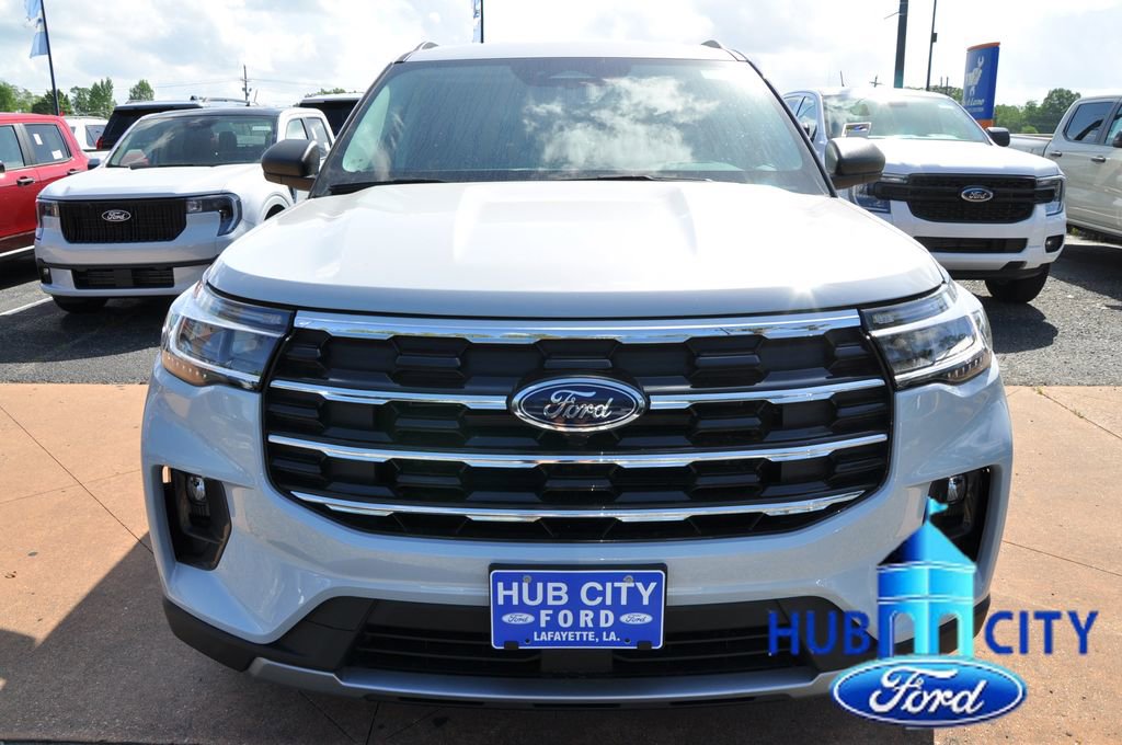 New 2026 Ford Explorer Active RWD image 8