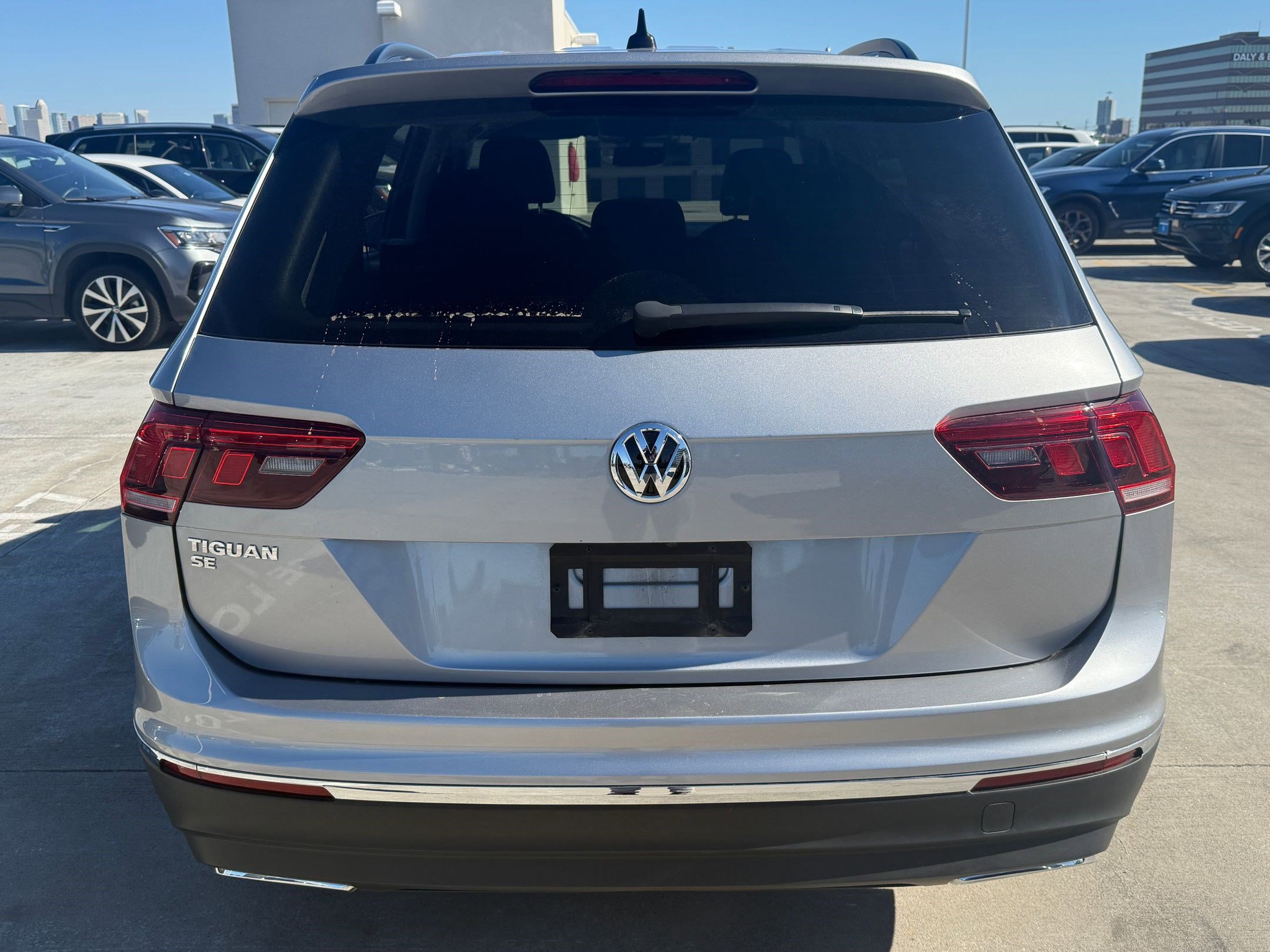 Used 2021 Volkswagen Tiguan SE image 9