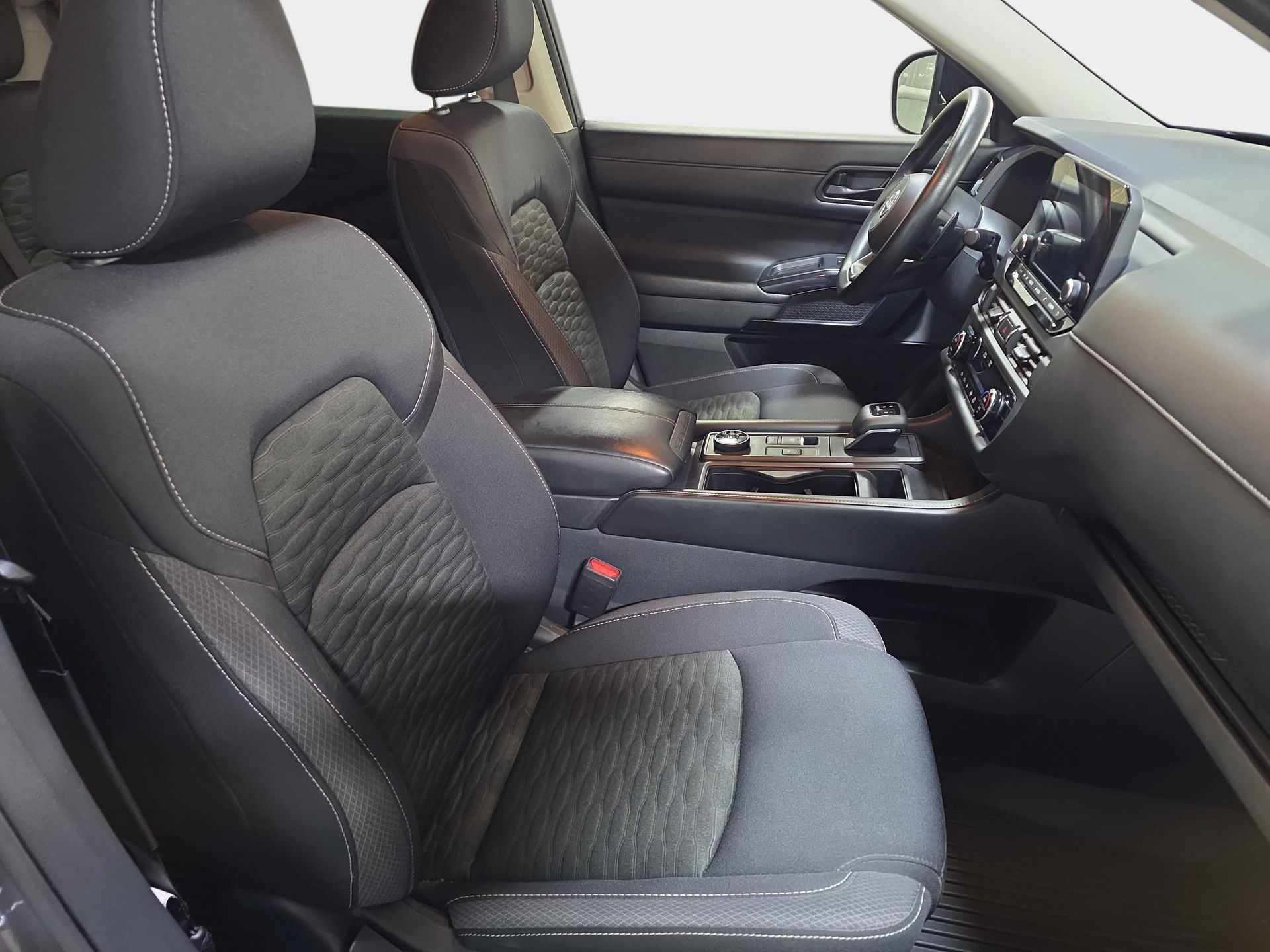 Used 2023 Nissan Pathfinder S AWD/4WD image 10