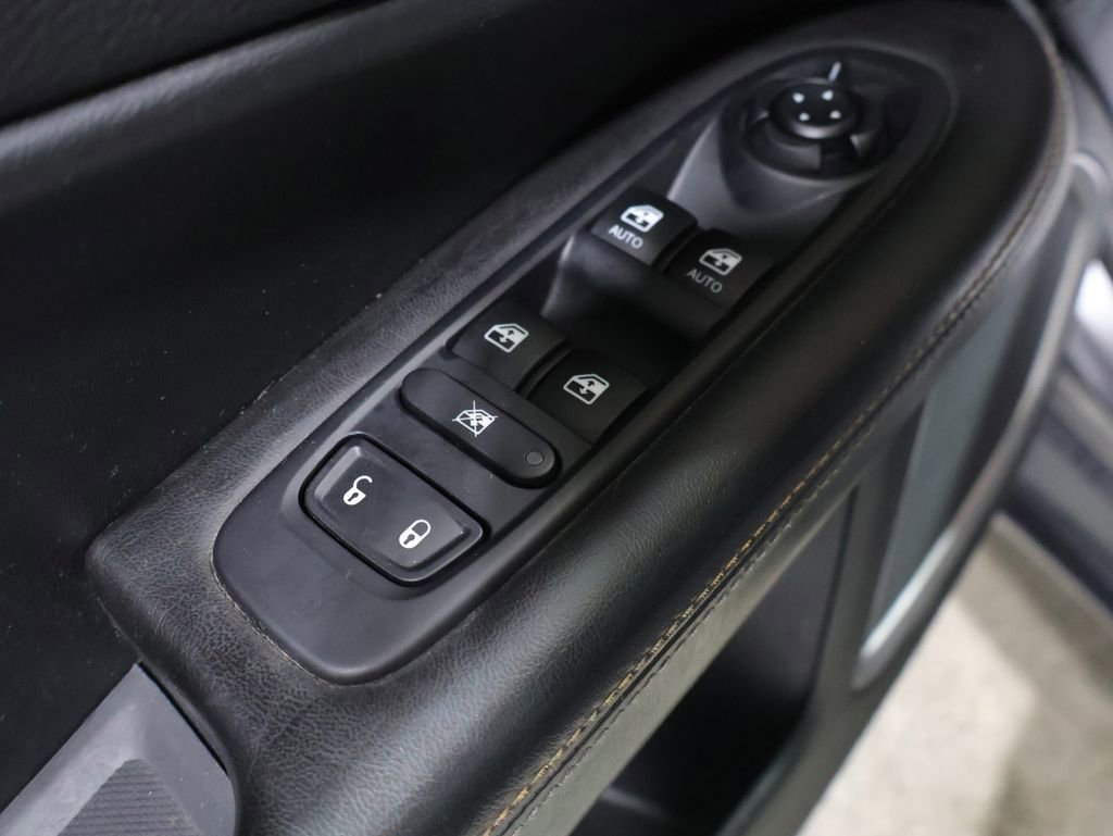 Used 2018 Jeep Compass Latitude w/ Cold Weather Group image 25