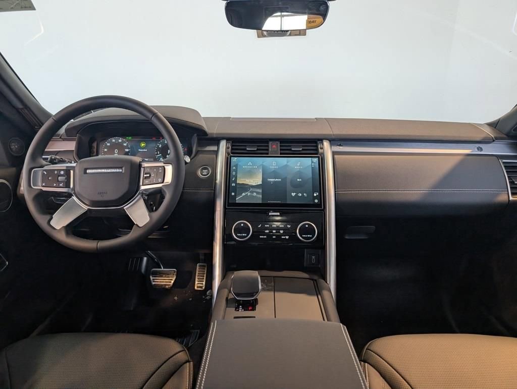 New 2026 Land Rover Discovery Limited Edition image 13