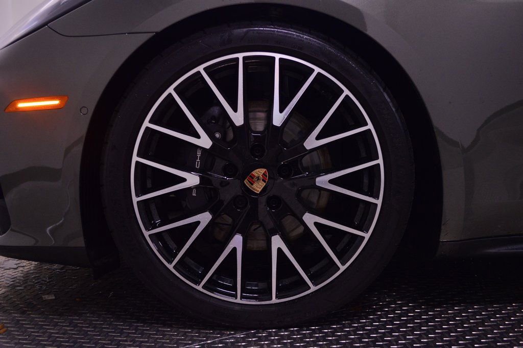 Certified 2025 Porsche Panamera 4 image 11