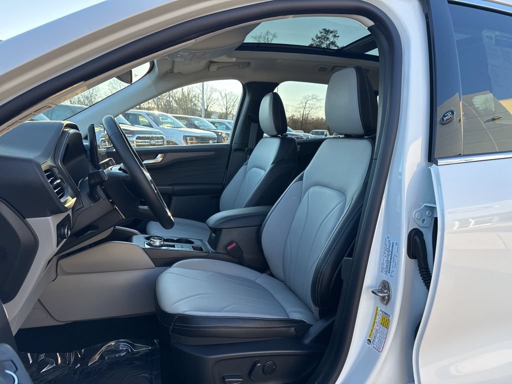 New 2025 Ford Escape SE w/ PHEV Premium Package FWD image 10