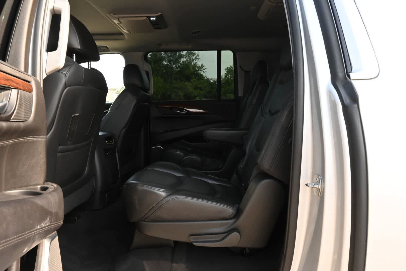 Used 2019 Cadillac Escalade ESV Luxury AWD/4WD image 19