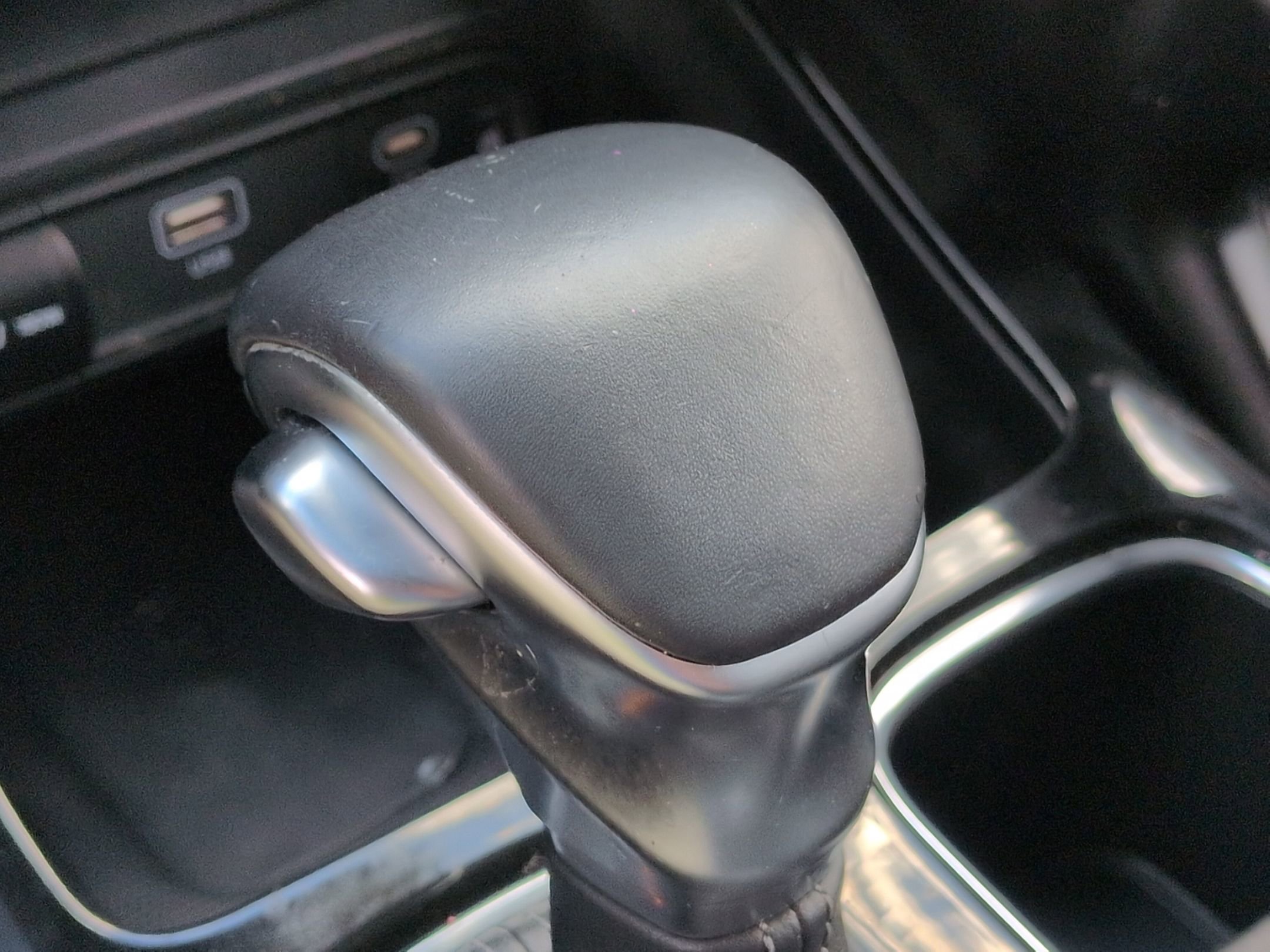 Used 2024 Kia Telluride EX w/ EX Captain's Chair Package FWD image 26