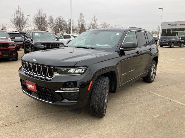 Certified 2025 Jeep Grand Cherokee Limited w/ Luxury Tech Group II image 3