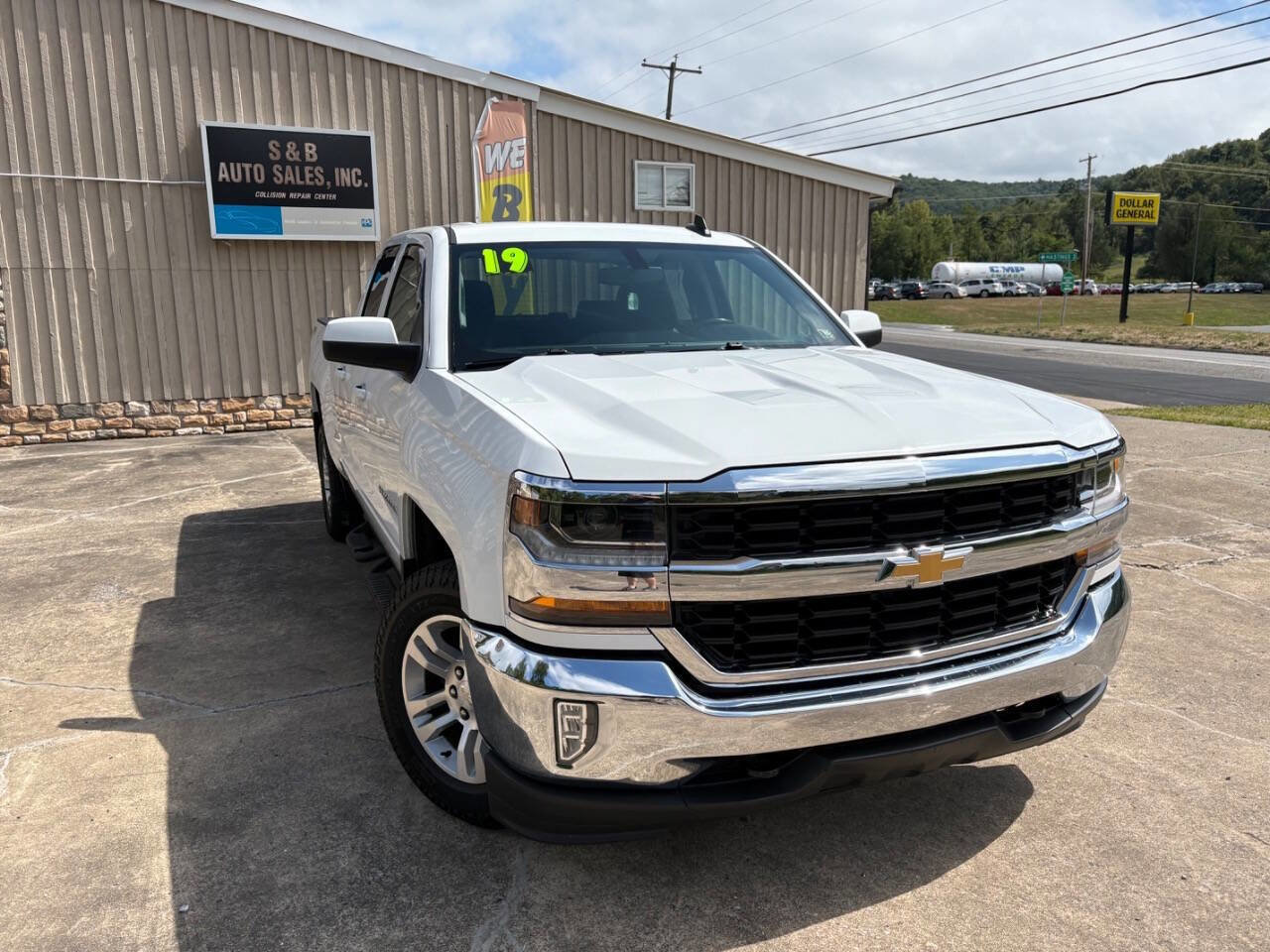 Used 2019 Chevrolet Silverado 1500 LT w/ All Star Edition image 3