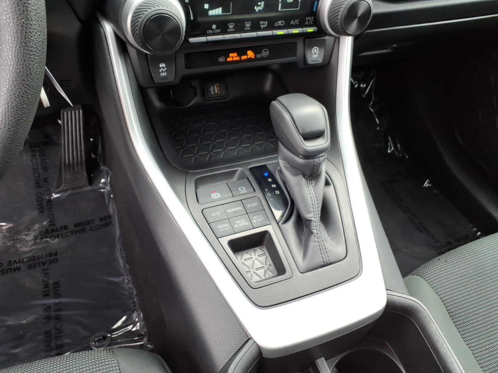 Certified 2024 Toyota RAV4 LE AWD/4WD image 10