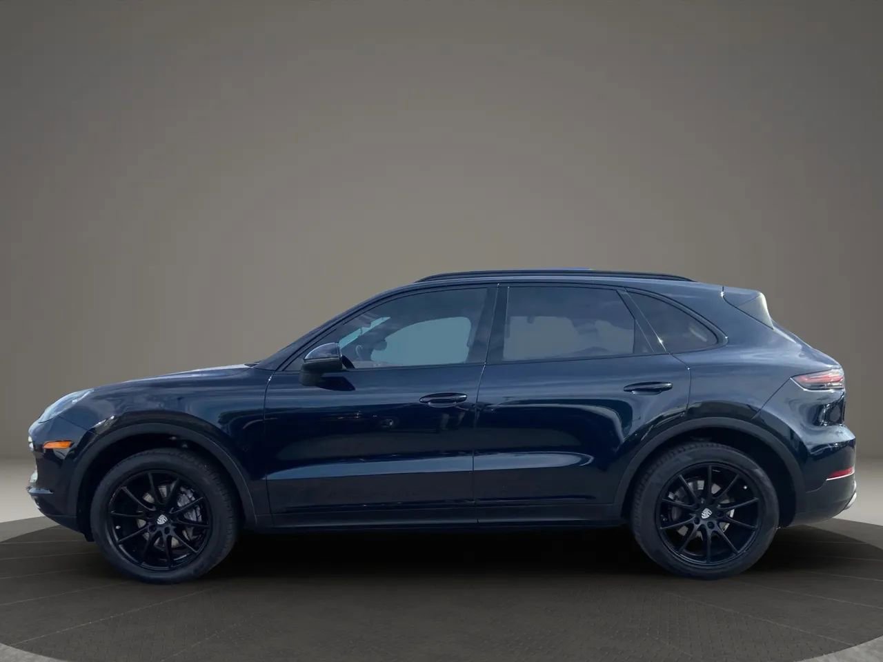 Used 2019 Porsche Cayenne Sport Utility 4D image 3