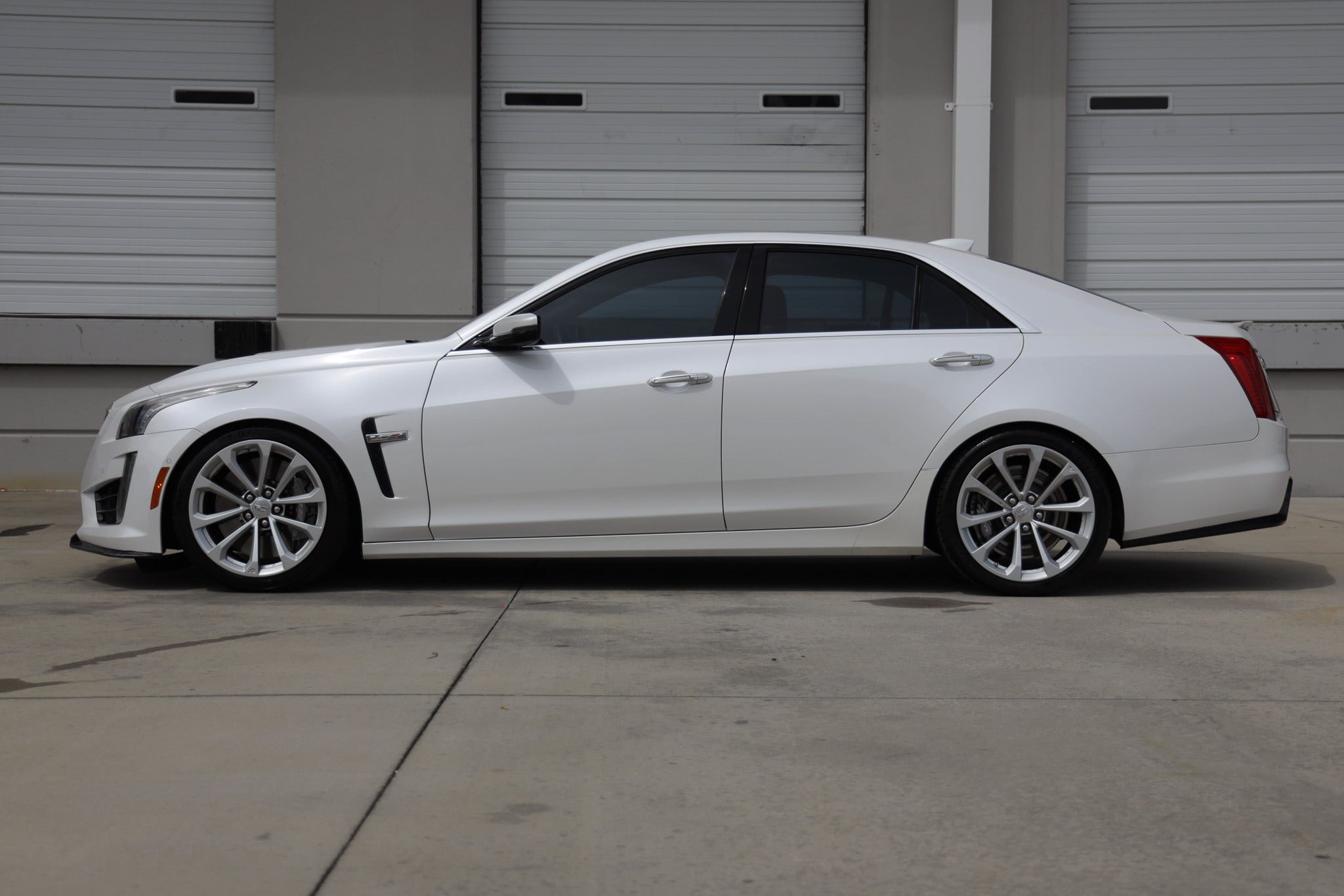 Used 2018 Cadillac CTS V w/ Luxury Package RWD image 4