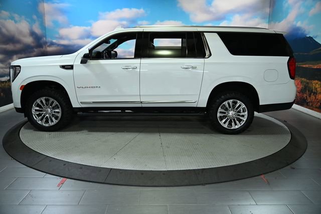 Used 2023 GMC Yukon XL SLT w/ SLT Luxury Package image 5