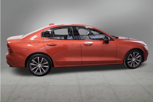 Used 2022 Volvo S60 B5 Momentum w/ Advanced Package image 6