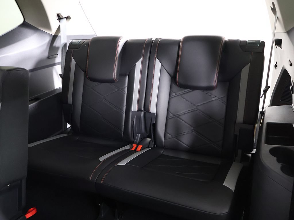 Used 2024 Volkswagen Atlas Peak Edition SEL AWD/4WD image 42