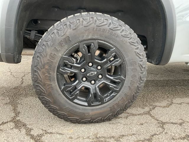 Used 2024 Chevrolet Silverado 1500 ZR2 w/ Technology Package AWD/4WD image 13