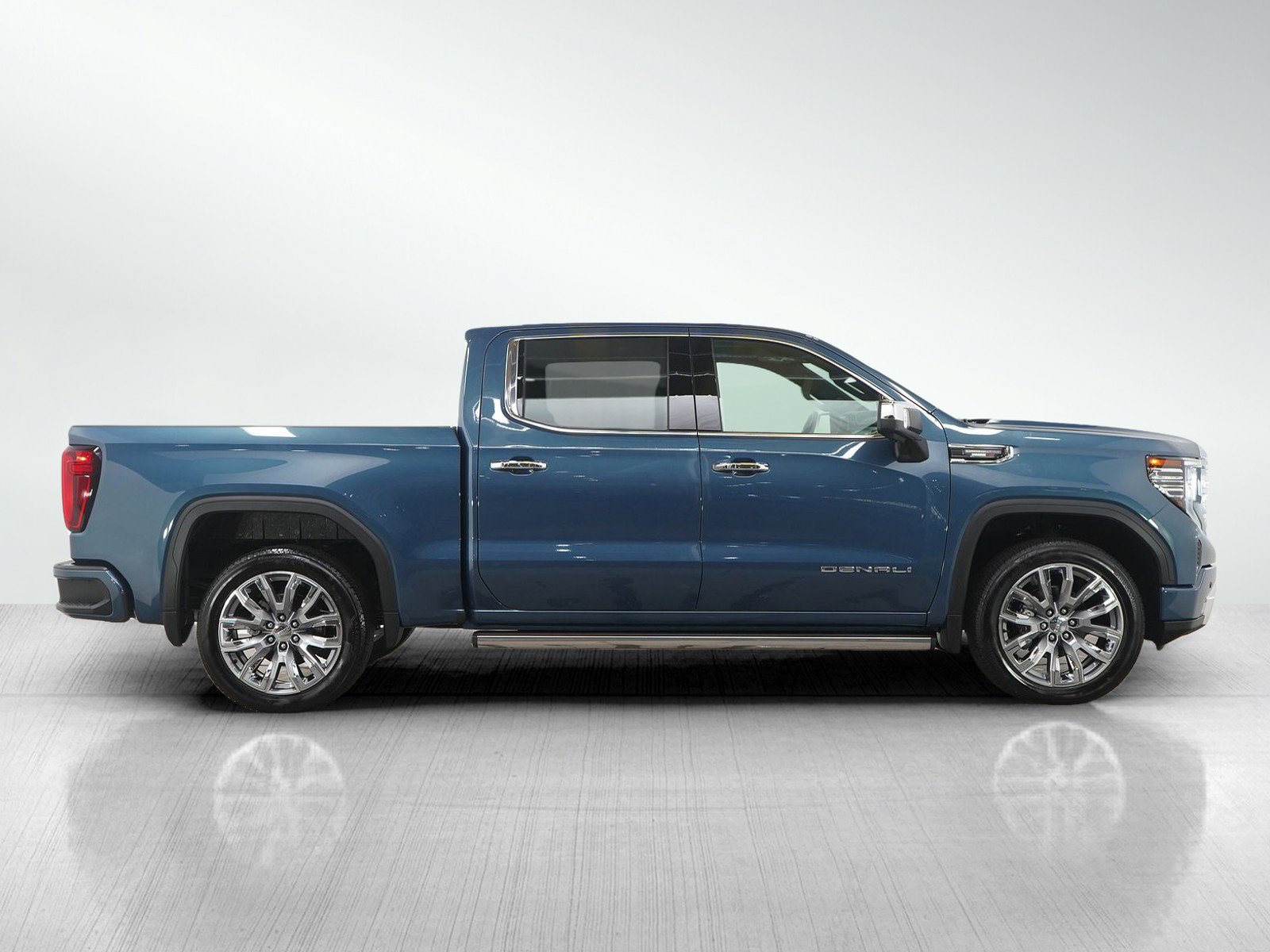 Used 2025 GMC Sierra 1500 Denali w/ Denali Reserve Package AWD/4WD image 7