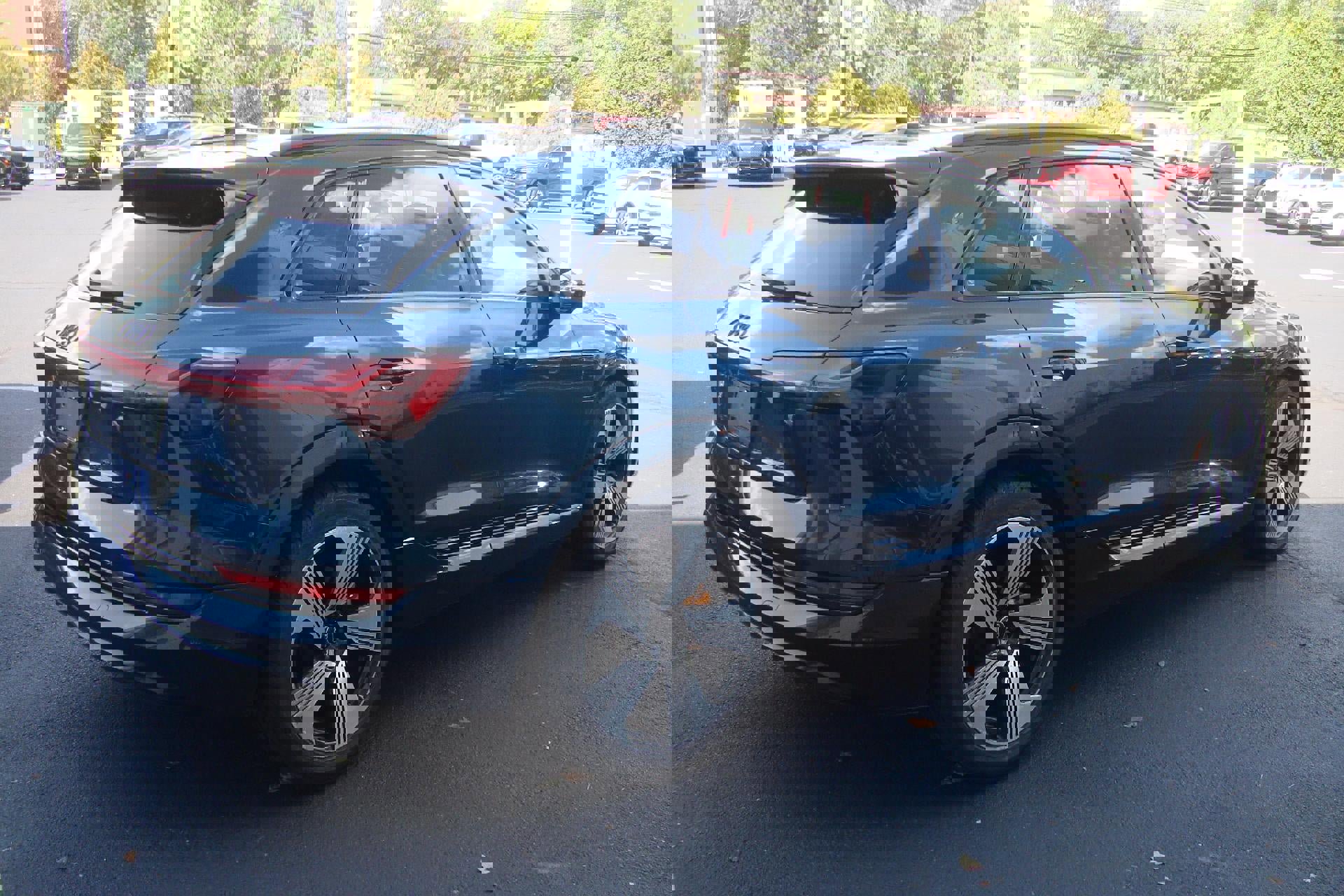 Used 2022 Audi e-tron Premium Plus image 4