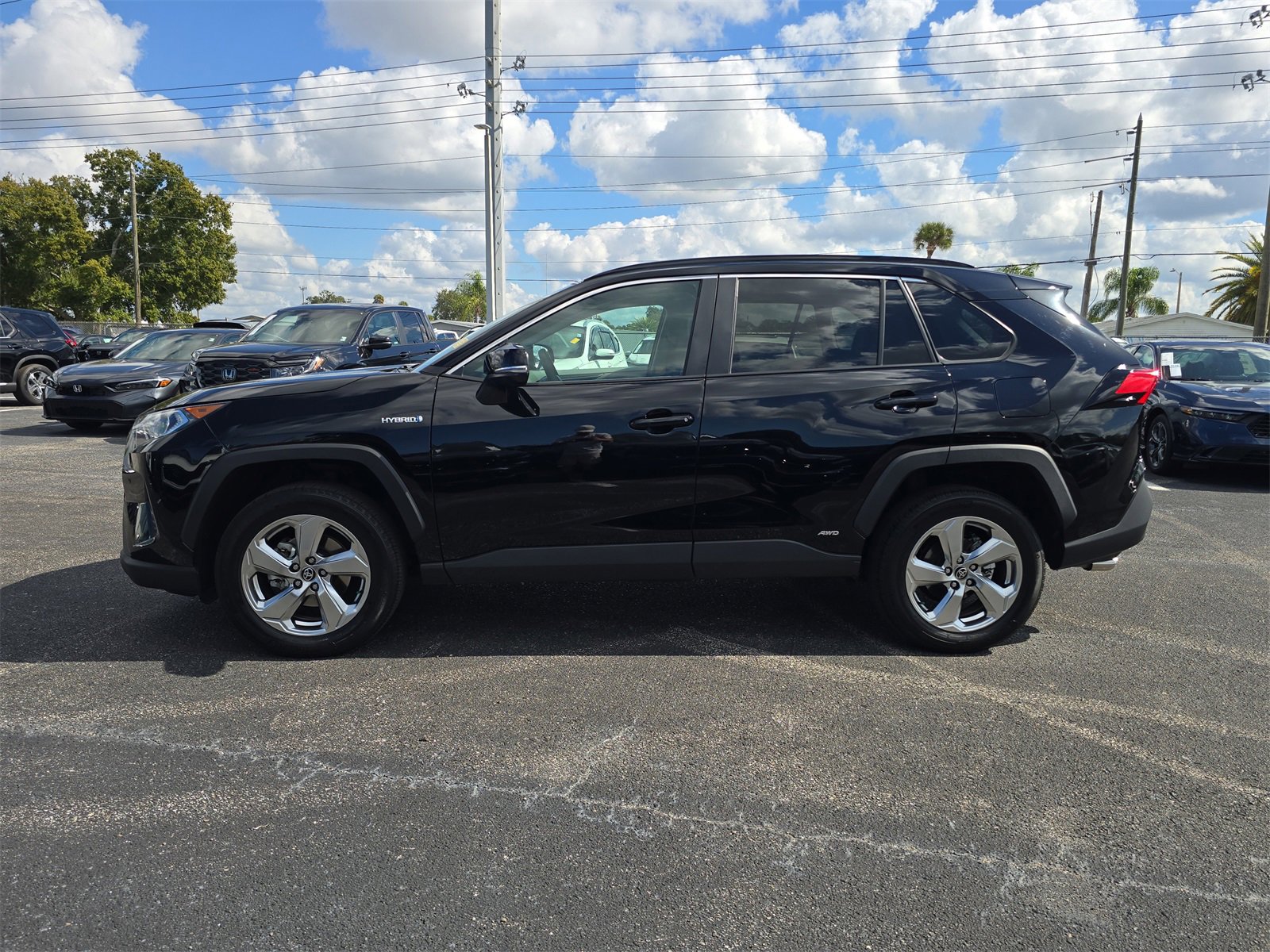 Used 2021 Toyota RAV4 XLE Premium image 6